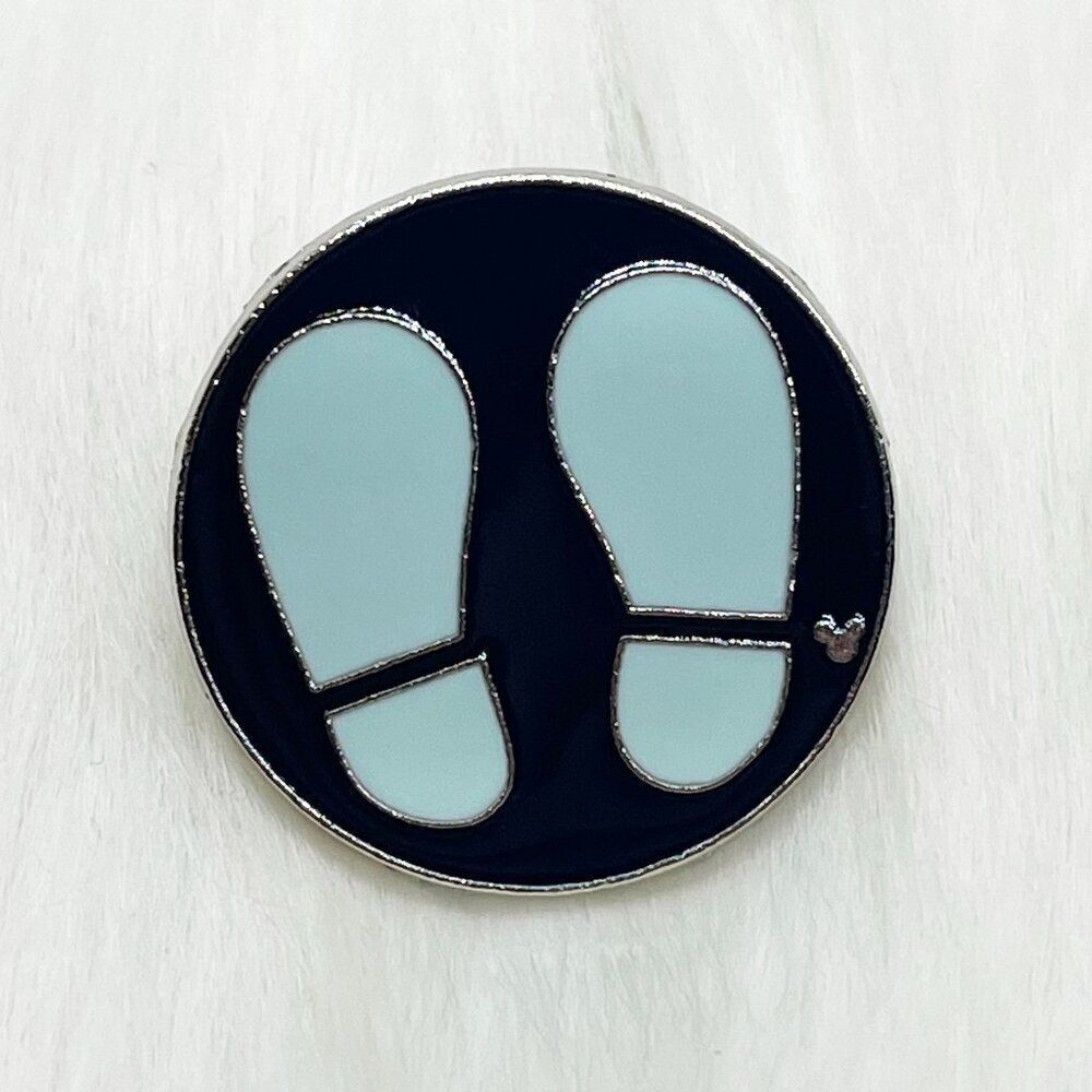 🔮 5/$25 Disney Mickey Mouse Footprint Pin‎